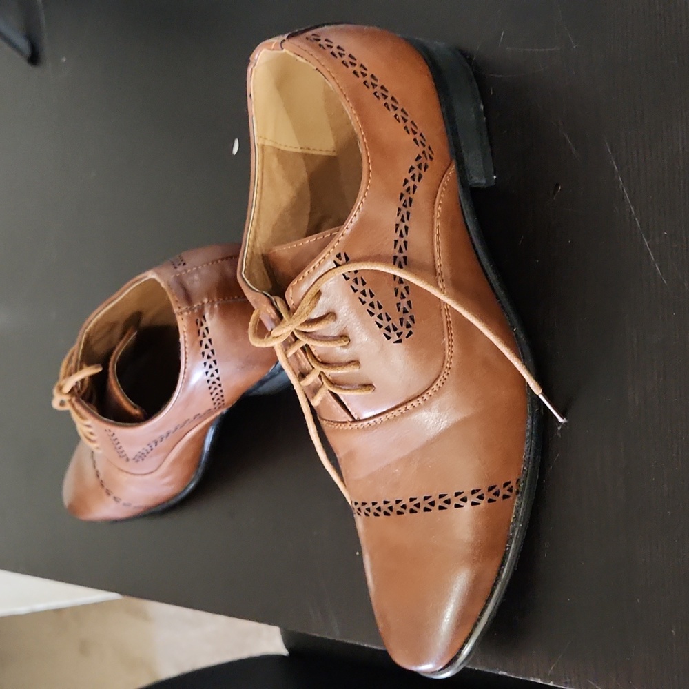 Men's Oxford dress shoes